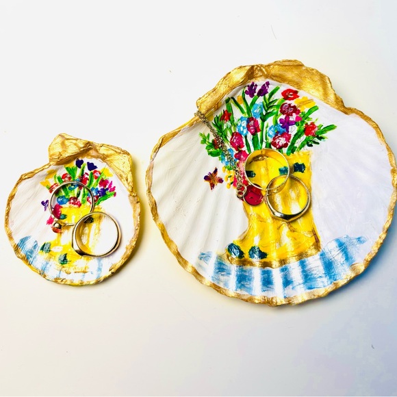 Handmade “mommy & me” shell ring dish pair with hand  painted design. - Picture 2 of 11